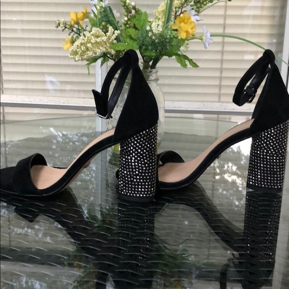 Black suede Gianni Bini sandals with ankle strap - Picture 6 of 9